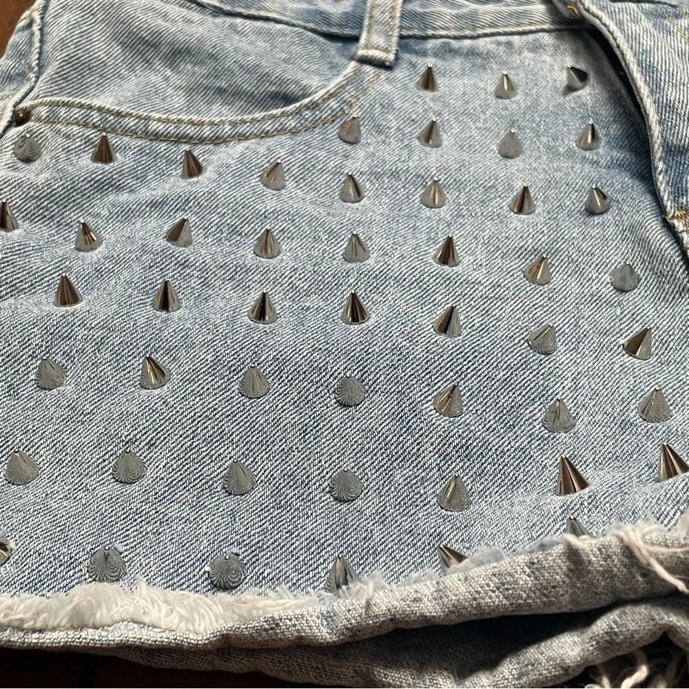 Firefly Spike Embellished Denim Frayed Hem Shorts Size 27 - Picture 5 of 8